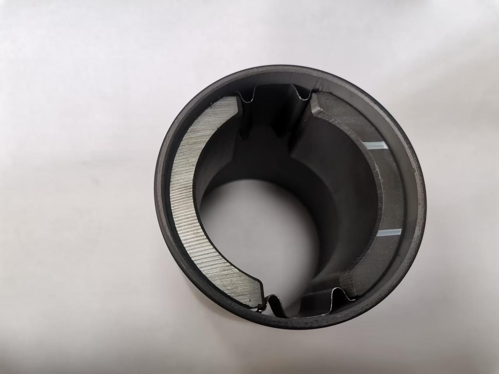 Yaodong Smart Manufacturing entwickelt eine proprietäre „magnetische Fliesenklemme“, um die Modernisierung der hocheffizienten Motorenfertigung zu beschleunigen